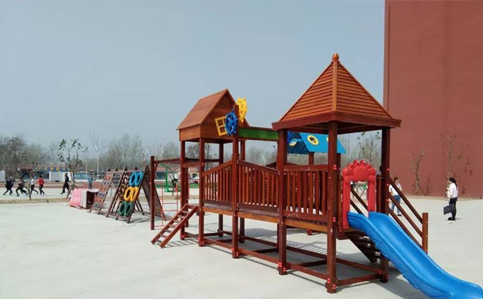 你知道怎么保養(yǎng)，幼兒園戶(hù)外的大滑梯嗎？