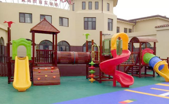 塑料和實木之間，幼兒園滑梯設備該如何取舍？