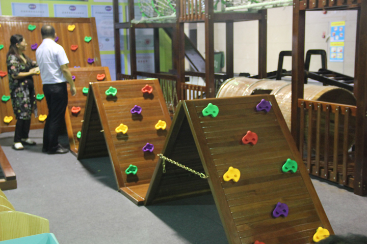 幼兒園實木攀爬架，兒童戶外滑梯玩具