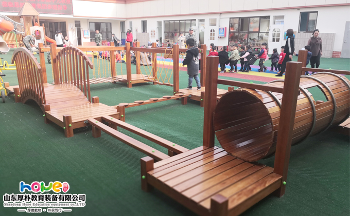 專家在“幼兒園教育裝備深化改革規(guī)范發(fā)展”研討會(huì)上提出——  幼兒園教育裝