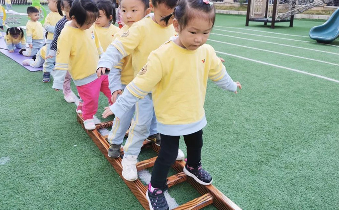 巧用戶外材料，促進(jìn)幼兒體能的均衡發(fā)展！