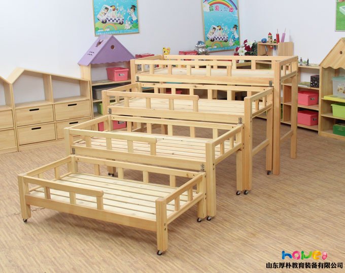 幼兒園家具采購：樟子松幼兒園家具的優(yōu)缺點(diǎn)
