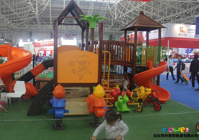 幼兒園滑梯 幼兒園戶外木制大型滑滑梯 實(shí)木造型滑梯定制