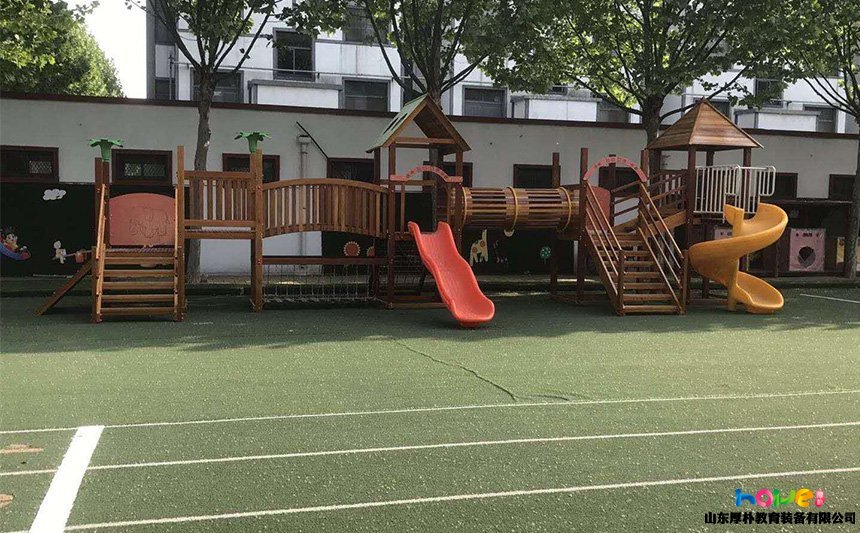 幼兒園木質(zhì)滑梯多少錢(qián)？山東兒童木質(zhì)滑梯案例展示