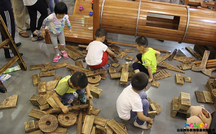 幼兒園兒童碳化積木這么搭？哪個(gè)品牌的兒童積木好？