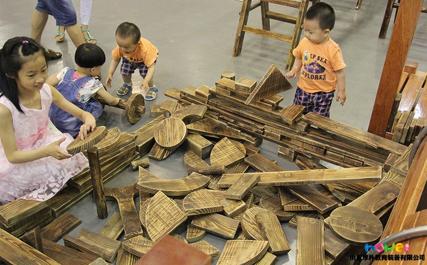 幼兒園兒童碳化積木這么搭？哪個(gè)品牌的兒童積木好？