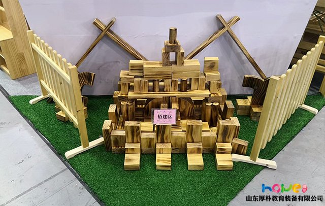 幼兒園大中小班兒童積木玩具搭建的特點(diǎn)
