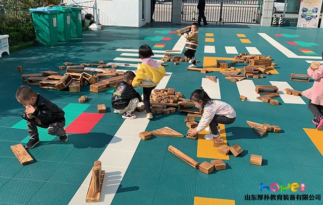 幼兒園大中小班兒童積木玩具搭建的特點(diǎn)