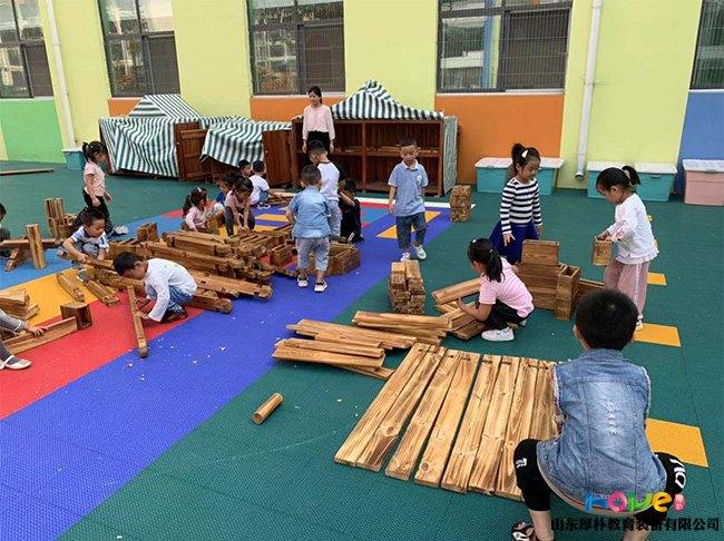 小積木大智慧幼兒園炭燒積木搭建活動