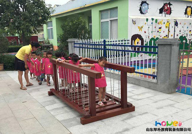 幼兒園中班蕩橋游戲的活動目標(biāo)