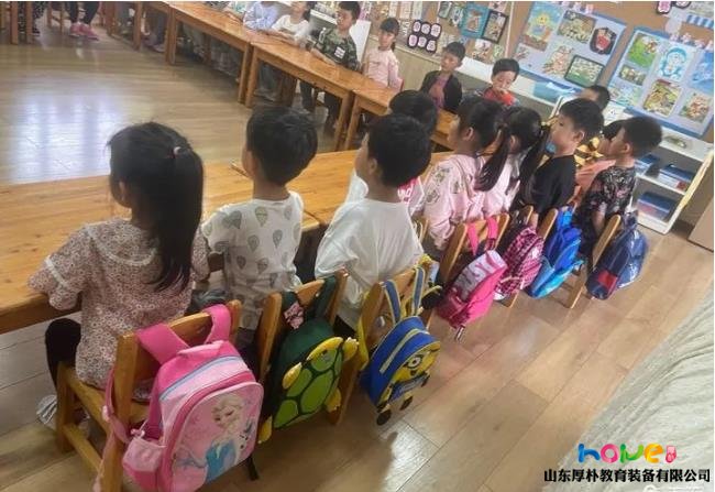 幼兒園書包柜擺放規(guī)則的溫馨提示語