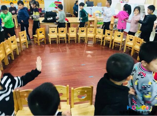 幼兒園大班教案《椅子總動(dòng)員》